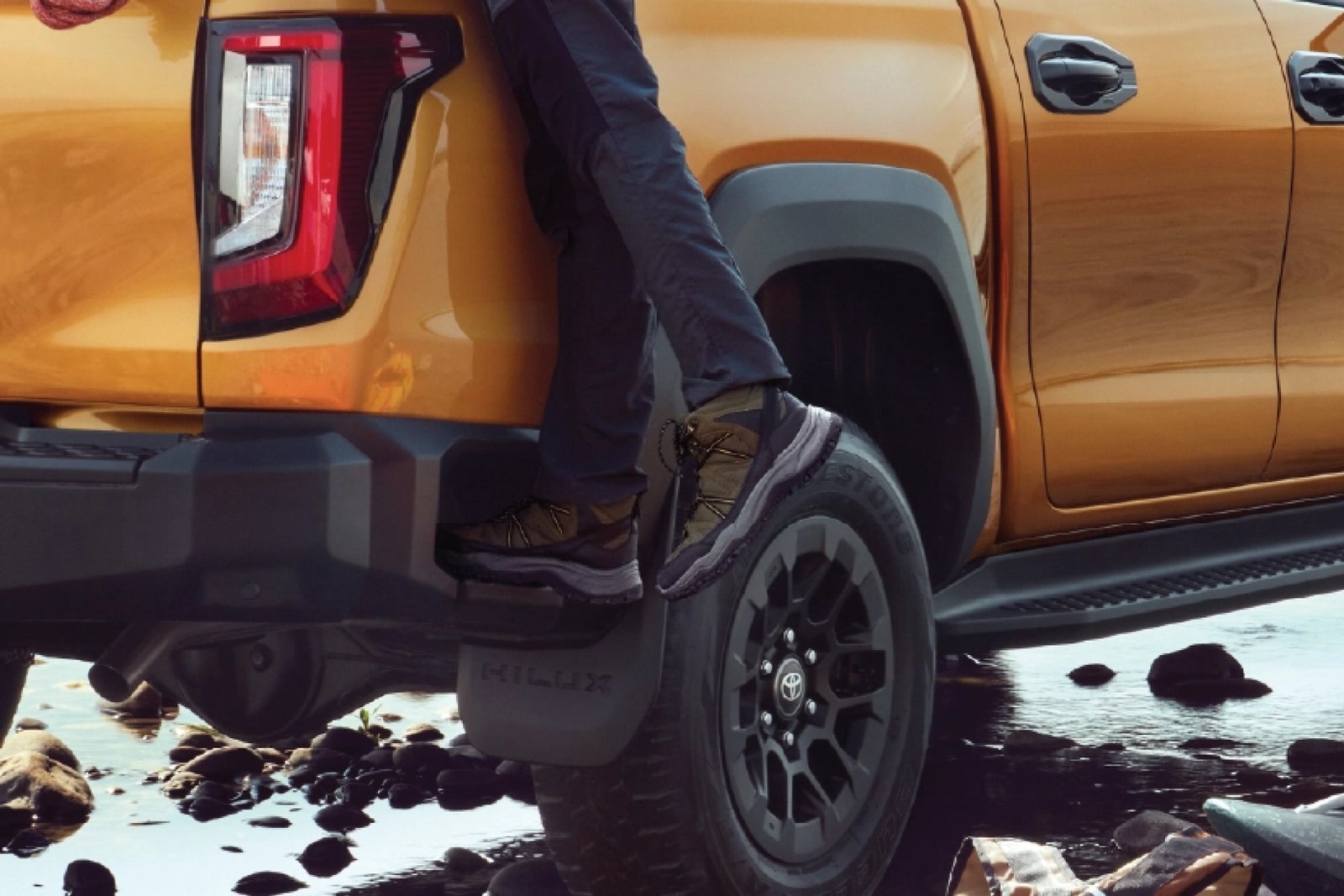 Toyota Hilux exterior image 4